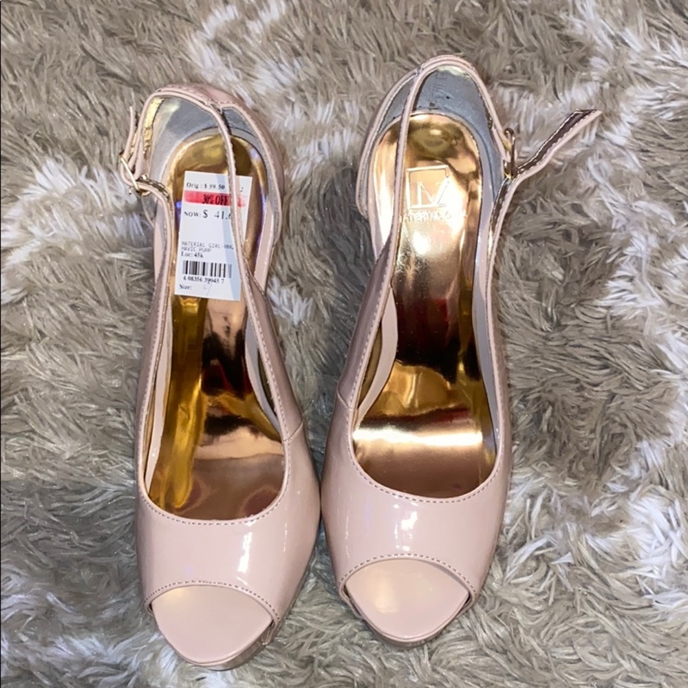 Heeled shoes !